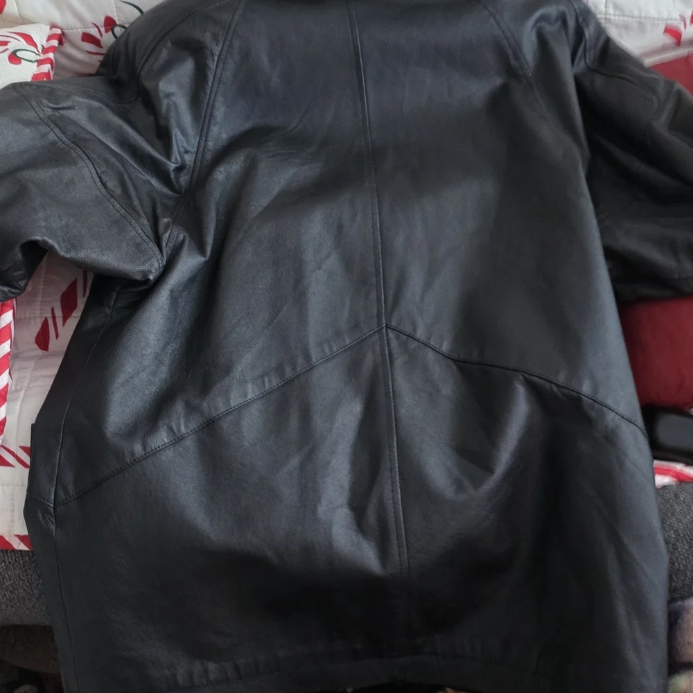 Women's Black 100% Leather Coat with Faux Fur Collar - Picture 4 of 8